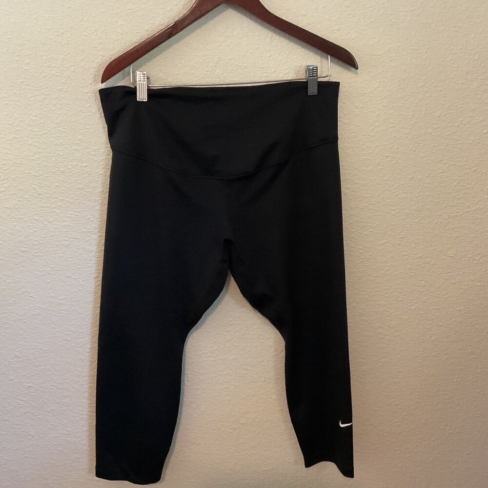 Nike Dri-Fit Mid Rise Tight Fit Cropped Plus Size Athletic Leggings 1X NWT Black